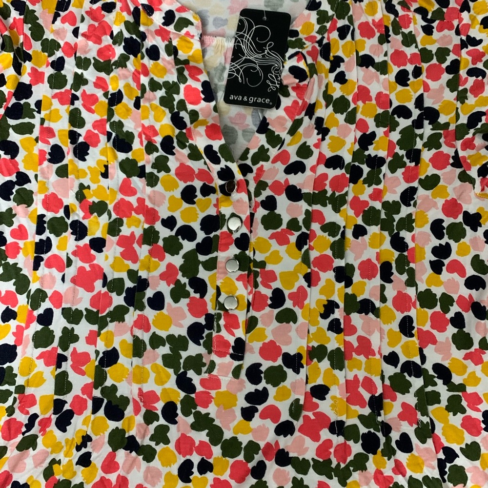 NWT size small rayon blouse buttons multicolor Ava & Grace brand